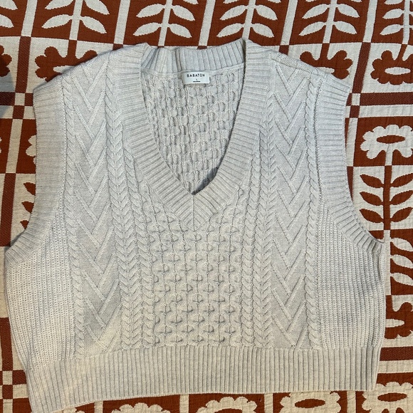 Aritzia Babaton Emporia Cable-knit Merino Wool Sweater Vest L NWOT - Picture 6 of 8